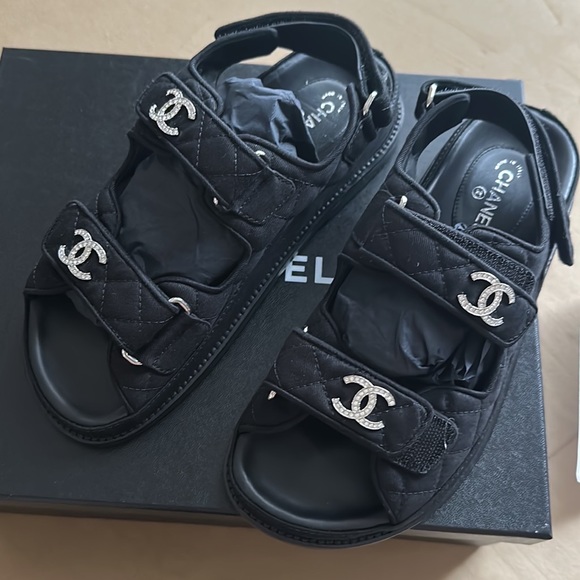 SOLD!!! Chanel F23 contoured sandals - Picture 6 of 12